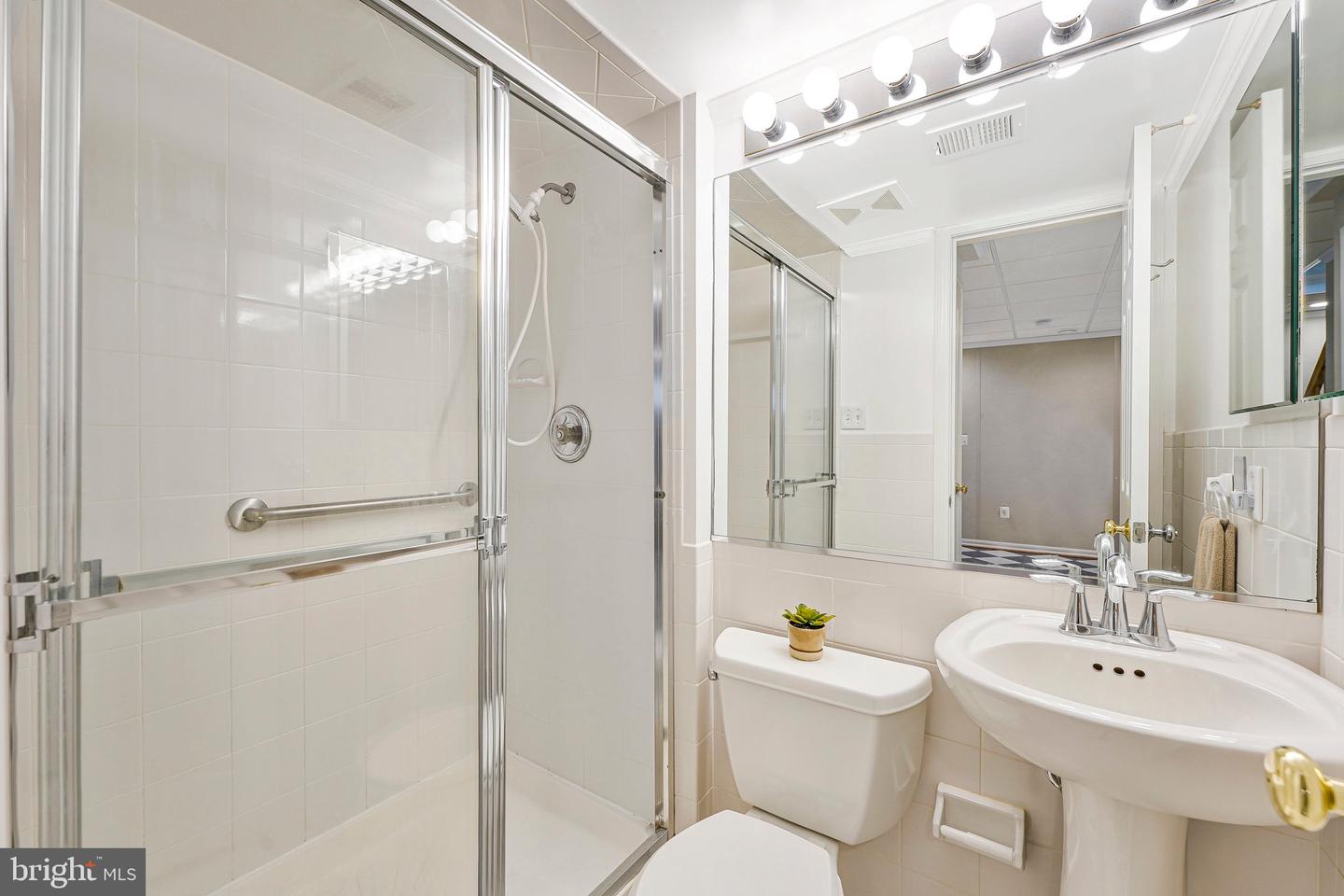 1204 PINE HILL RD, MCLEAN, Virginia 22101, 3 Bedrooms Bedrooms, ,3 BathroomsBathrooms,Residential,For sale,1204 PINE HILL RD,VAFX2236698 MLS # VAFX2236698