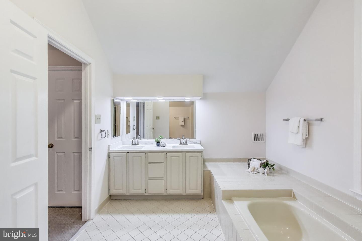 12148 DARNLEY RD, WOODBRIDGE, Virginia 22192, 5 Bedrooms Bedrooms, ,3 BathroomsBathrooms,Residential,For sale,12148 DARNLEY RD,VAPW2093194 MLS # VAPW2093194
