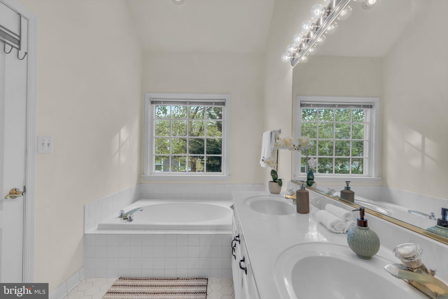 14605 CREEK VALLEY CT, CENTREVILLE, Virginia 20120, 4 Bedrooms Bedrooms, ,3 BathroomsBathrooms,Residential,For sale,14605 CREEK VALLEY CT,VAFX2236934 MLS # VAFX2236934