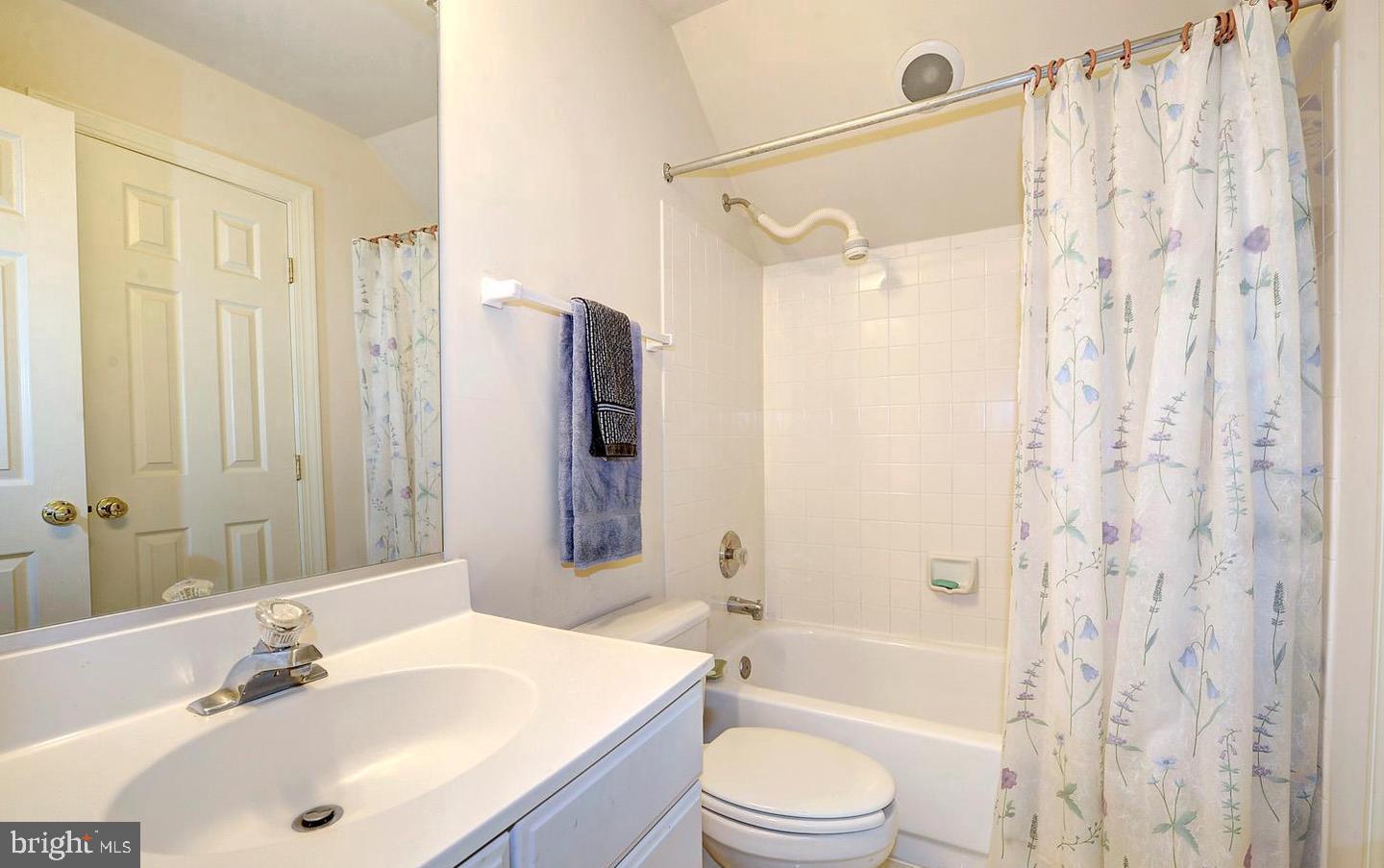 15551 SMITHFIELD PL, CENTREVILLE, Virginia 20120, 4 Bedrooms Bedrooms, ,4 BathroomsBathrooms,Residential,For sale,15551 SMITHFIELD PL,VAFX2236952 MLS # VAFX2236952