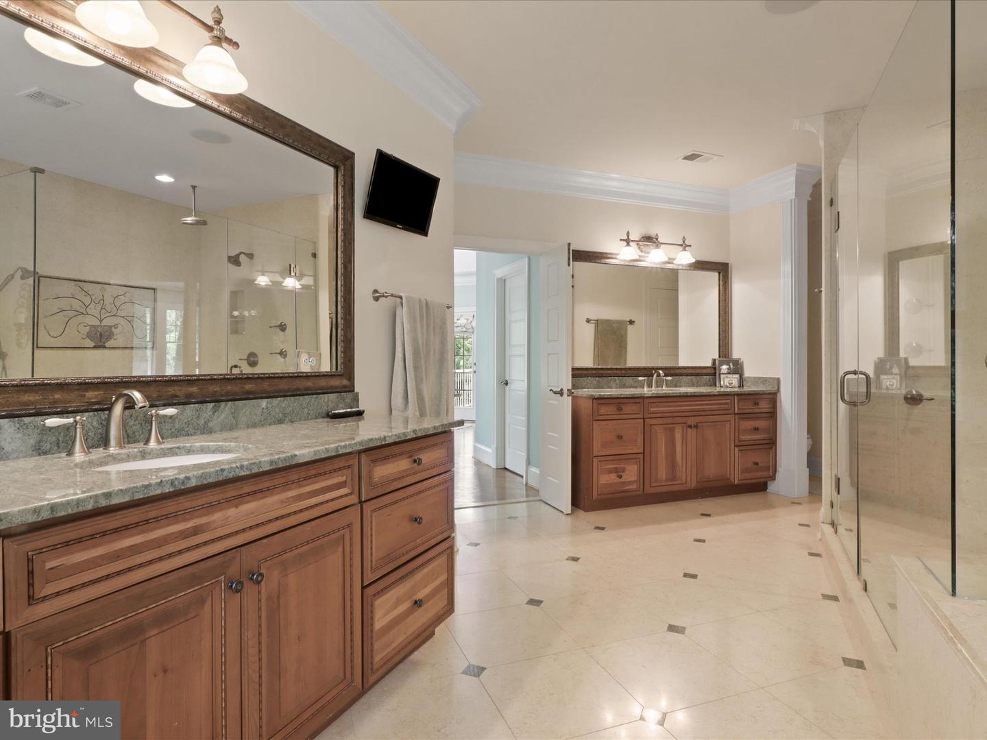 1889 VIRGINIA AVE, MCLEAN, Virginia 22101, 7 Bedrooms Bedrooms, ,7 BathroomsBathrooms,Residential,For sale,1889 VIRGINIA AVE,VAFX2237082 MLS # VAFX2237082