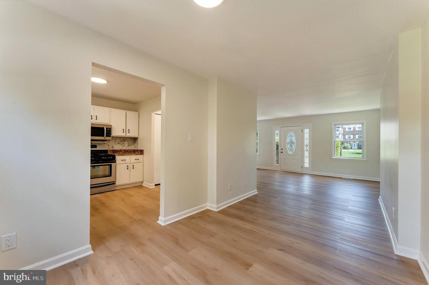 14836 PALMERSTON SQ, CENTREVILLE, Virginia 20120, 3 Bedrooms Bedrooms, ,1 BathroomBathrooms,Residential,For sale,14836 PALMERSTON SQ,VAFX2236990 MLS # VAFX2236990