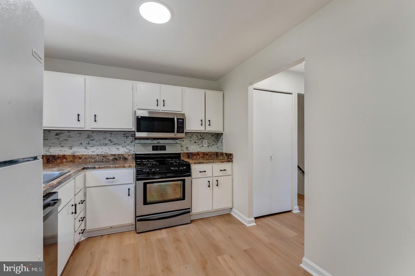 14836 PALMERSTON SQ, CENTREVILLE, Virginia 20120, 3 Bedrooms Bedrooms, ,1 BathroomBathrooms,Residential,For sale,14836 PALMERSTON SQ,VAFX2236990 MLS # VAFX2236990