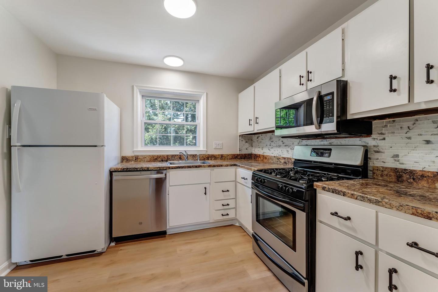 14836 PALMERSTON SQ, CENTREVILLE, Virginia 20120, 3 Bedrooms Bedrooms, ,1 BathroomBathrooms,Residential,For sale,14836 PALMERSTON SQ,VAFX2236990 MLS # VAFX2236990