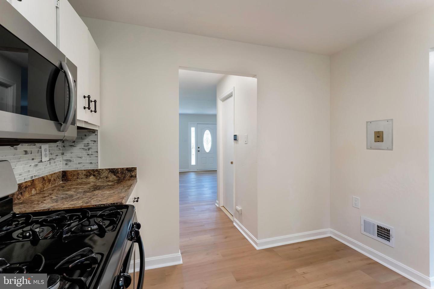 14836 PALMERSTON SQ, CENTREVILLE, Virginia 20120, 3 Bedrooms Bedrooms, ,1 BathroomBathrooms,Residential,For sale,14836 PALMERSTON SQ,VAFX2236990 MLS # VAFX2236990