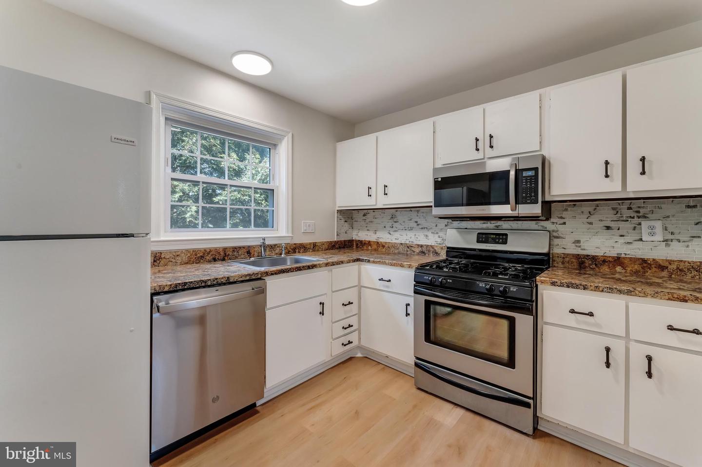 14836 PALMERSTON SQ, CENTREVILLE, Virginia 20120, 3 Bedrooms Bedrooms, ,1 BathroomBathrooms,Residential,For sale,14836 PALMERSTON SQ,VAFX2236990 MLS # VAFX2236990