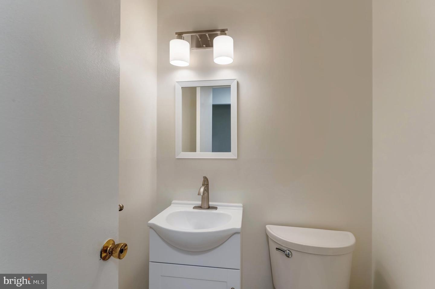 14836 PALMERSTON SQ, CENTREVILLE, Virginia 20120, 3 Bedrooms Bedrooms, ,1 BathroomBathrooms,Residential,For sale,14836 PALMERSTON SQ,VAFX2236990 MLS # VAFX2236990