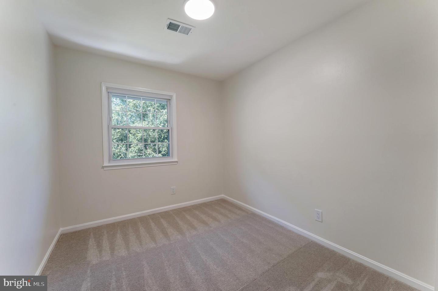 14836 PALMERSTON SQ, CENTREVILLE, Virginia 20120, 3 Bedrooms Bedrooms, ,1 BathroomBathrooms,Residential,For sale,14836 PALMERSTON SQ,VAFX2236990 MLS # VAFX2236990