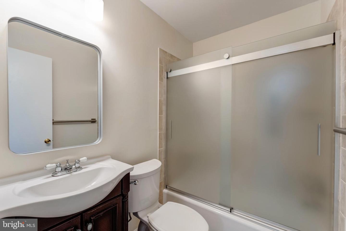 14836 PALMERSTON SQ, CENTREVILLE, Virginia 20120, 3 Bedrooms Bedrooms, ,1 BathroomBathrooms,Residential,For sale,14836 PALMERSTON SQ,VAFX2236990 MLS # VAFX2236990