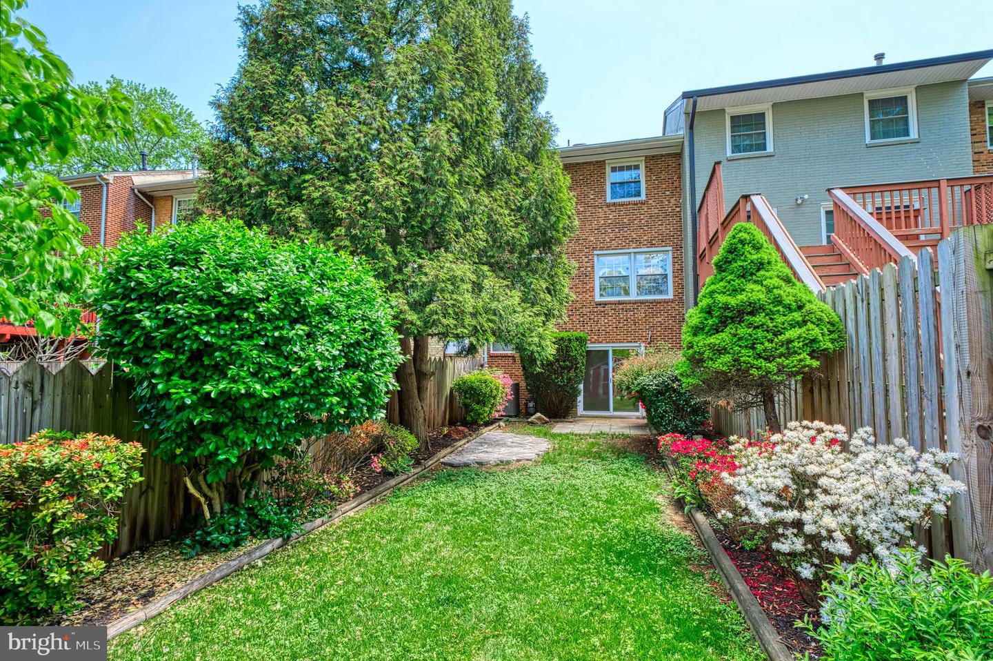 14836 PALMERSTON SQ, CENTREVILLE, Virginia 20120, 3 Bedrooms Bedrooms, ,1 BathroomBathrooms,Residential,For sale,14836 PALMERSTON SQ,VAFX2236990 MLS # VAFX2236990