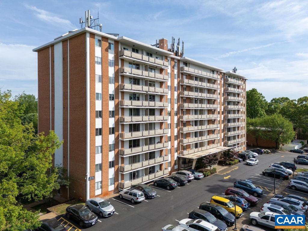 1800 JEFFERSON PARK AVE #305, CHARLOTTESVILLE, Virginia 22903, 2 Bedrooms Bedrooms, ,2 BathroomsBathrooms,Residential,For sale,1800 JEFFERSON PARK AVE #305,663795 MLS # 663795