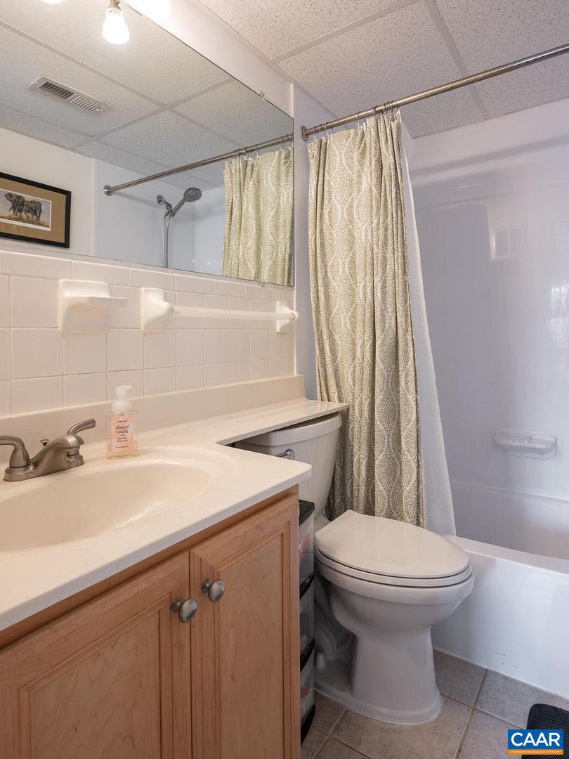 1800 JEFFERSON PARK AVE #305, CHARLOTTESVILLE, Virginia 22903, 2 Bedrooms Bedrooms, ,2 BathroomsBathrooms,Residential,For sale,1800 JEFFERSON PARK AVE #305,663795 MLS # 663795