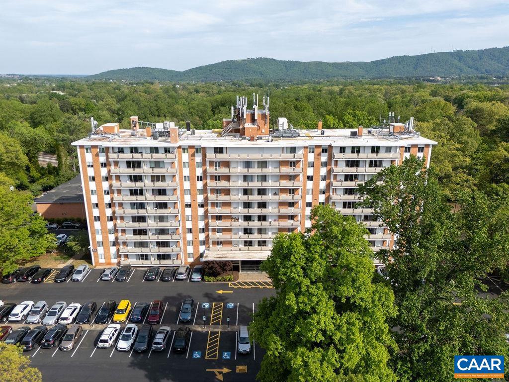 1800 JEFFERSON PARK AVE #305, CHARLOTTESVILLE, Virginia 22903, 2 Bedrooms Bedrooms, ,2 BathroomsBathrooms,Residential,For sale,1800 JEFFERSON PARK AVE #305,663795 MLS # 663795