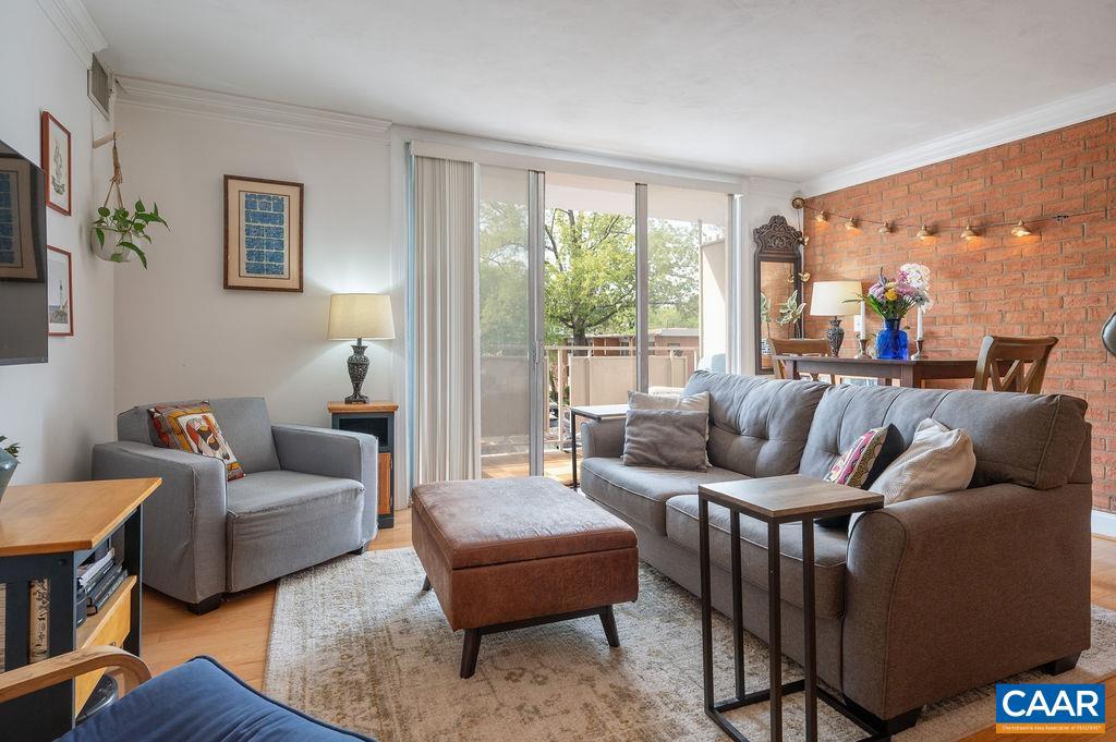 1800 JEFFERSON PARK AVE #305, CHARLOTTESVILLE, Virginia 22903, 2 Bedrooms Bedrooms, ,2 BathroomsBathrooms,Residential,For sale,1800 JEFFERSON PARK AVE #305,663795 MLS # 663795