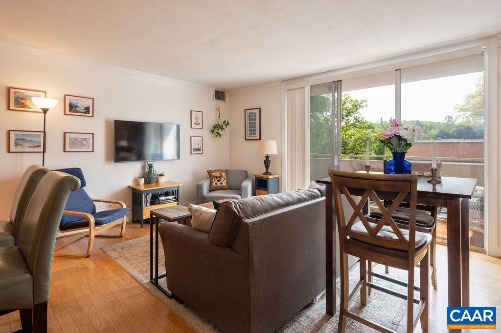 1800 JEFFERSON PARK AVE #305, CHARLOTTESVILLE, Virginia 22903, 2 Bedrooms Bedrooms, ,2 BathroomsBathrooms,Residential,For sale,1800 JEFFERSON PARK AVE #305,663795 MLS # 663795