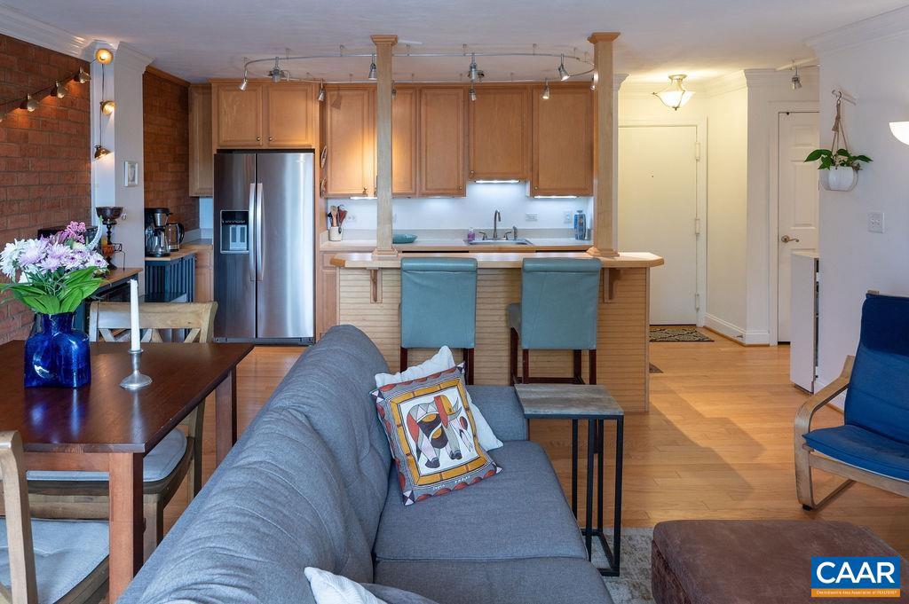 1800 JEFFERSON PARK AVE #305, CHARLOTTESVILLE, Virginia 22903, 2 Bedrooms Bedrooms, ,2 BathroomsBathrooms,Residential,For sale,1800 JEFFERSON PARK AVE #305,663795 MLS # 663795
