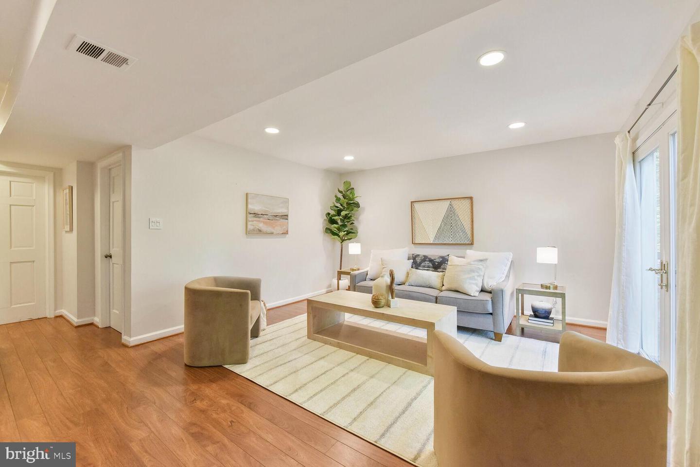 2241 SENSENEY LN, FALLS CHURCH, Virginia 22043, 5 Bedrooms Bedrooms, ,2 BathroomsBathrooms,Residential,For sale,2241 SENSENEY LN,VAFX2237106 MLS # VAFX2237106