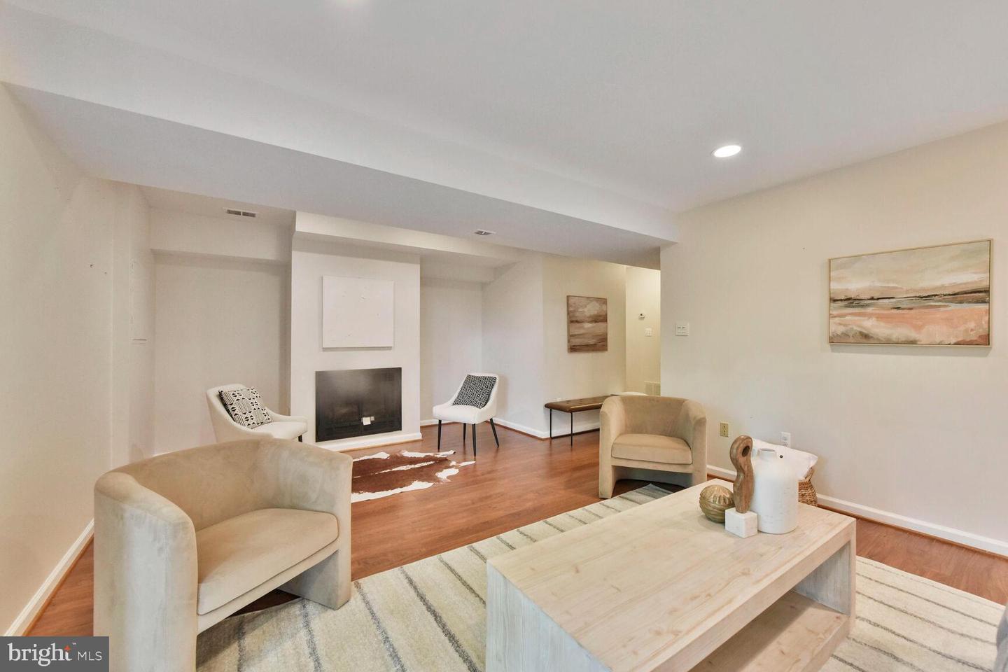 2241 SENSENEY LN, FALLS CHURCH, Virginia 22043, 5 Bedrooms Bedrooms, ,2 BathroomsBathrooms,Residential,For sale,2241 SENSENEY LN,VAFX2237106 MLS # VAFX2237106