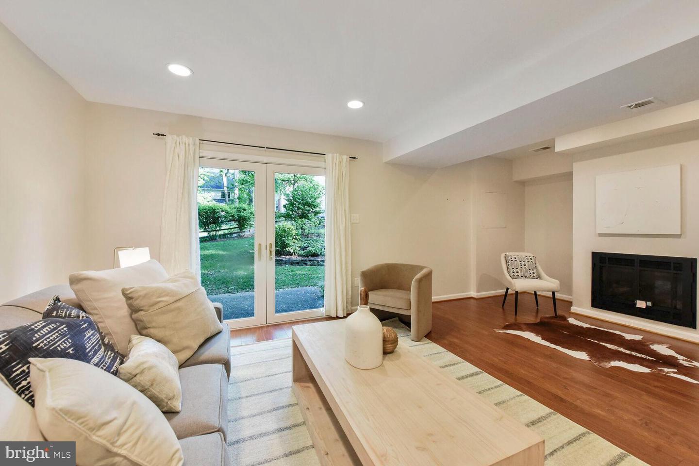 2241 SENSENEY LN, FALLS CHURCH, Virginia 22043, 5 Bedrooms Bedrooms, ,2 BathroomsBathrooms,Residential,For sale,2241 SENSENEY LN,VAFX2237106 MLS # VAFX2237106