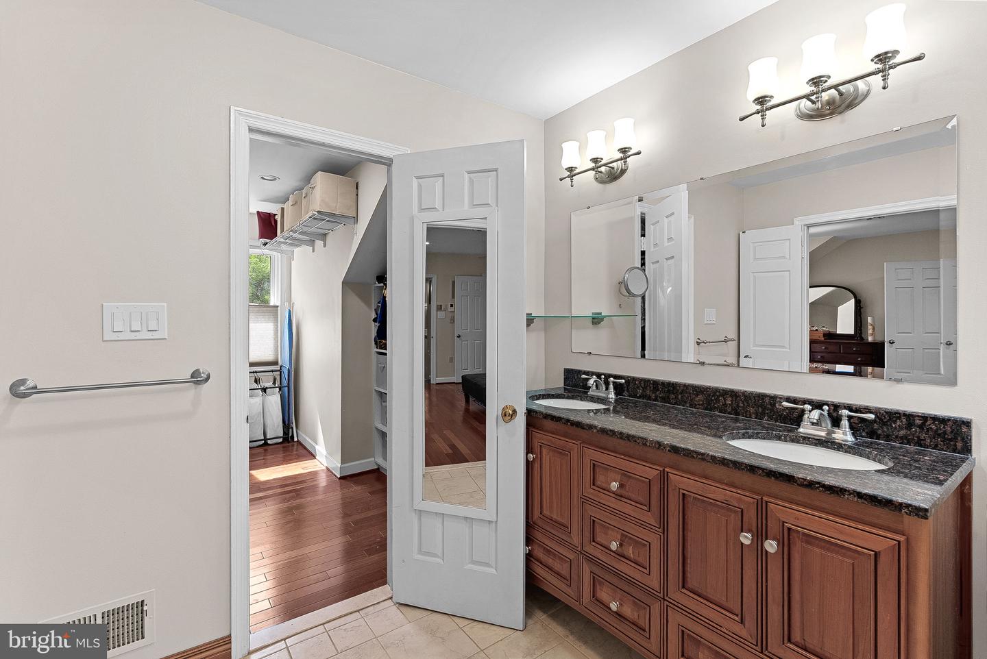2057 KEDGE DR, VIENNA, Virginia 22181, 4 Bedrooms Bedrooms, ,3 BathroomsBathrooms,Residential,For sale,2057 KEDGE DR,VAFX2237132 MLS # VAFX2237132