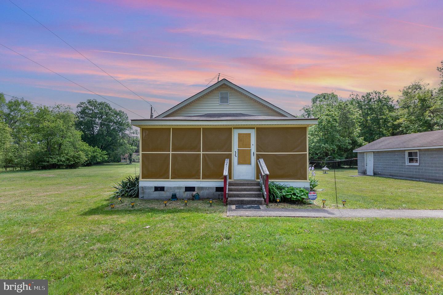 16437 SCHOOL HOUSE RD, KING GEORGE, Virginia 22485, 3 Bedrooms Bedrooms, ,1 BathroomBathrooms,Residential,For sale,16437 SCHOOL HOUSE RD,VAKG2006334 MLS # VAKG2006334