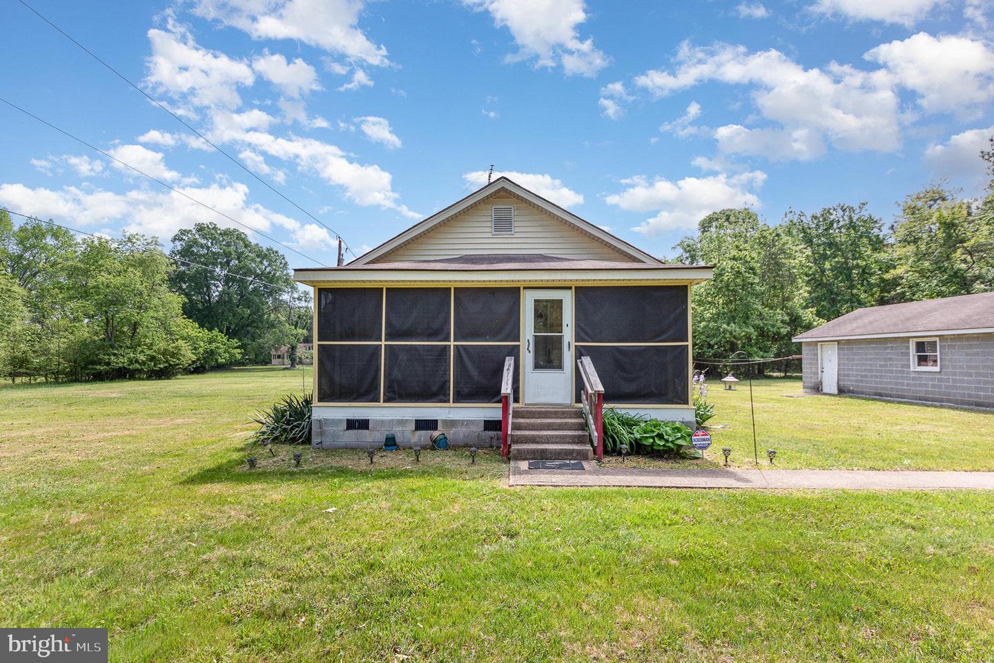 16437 SCHOOL HOUSE RD, KING GEORGE, Virginia 22485, 3 Bedrooms Bedrooms, ,1 BathroomBathrooms,Residential,For sale,16437 SCHOOL HOUSE RD,VAKG2006334 MLS # VAKG2006334