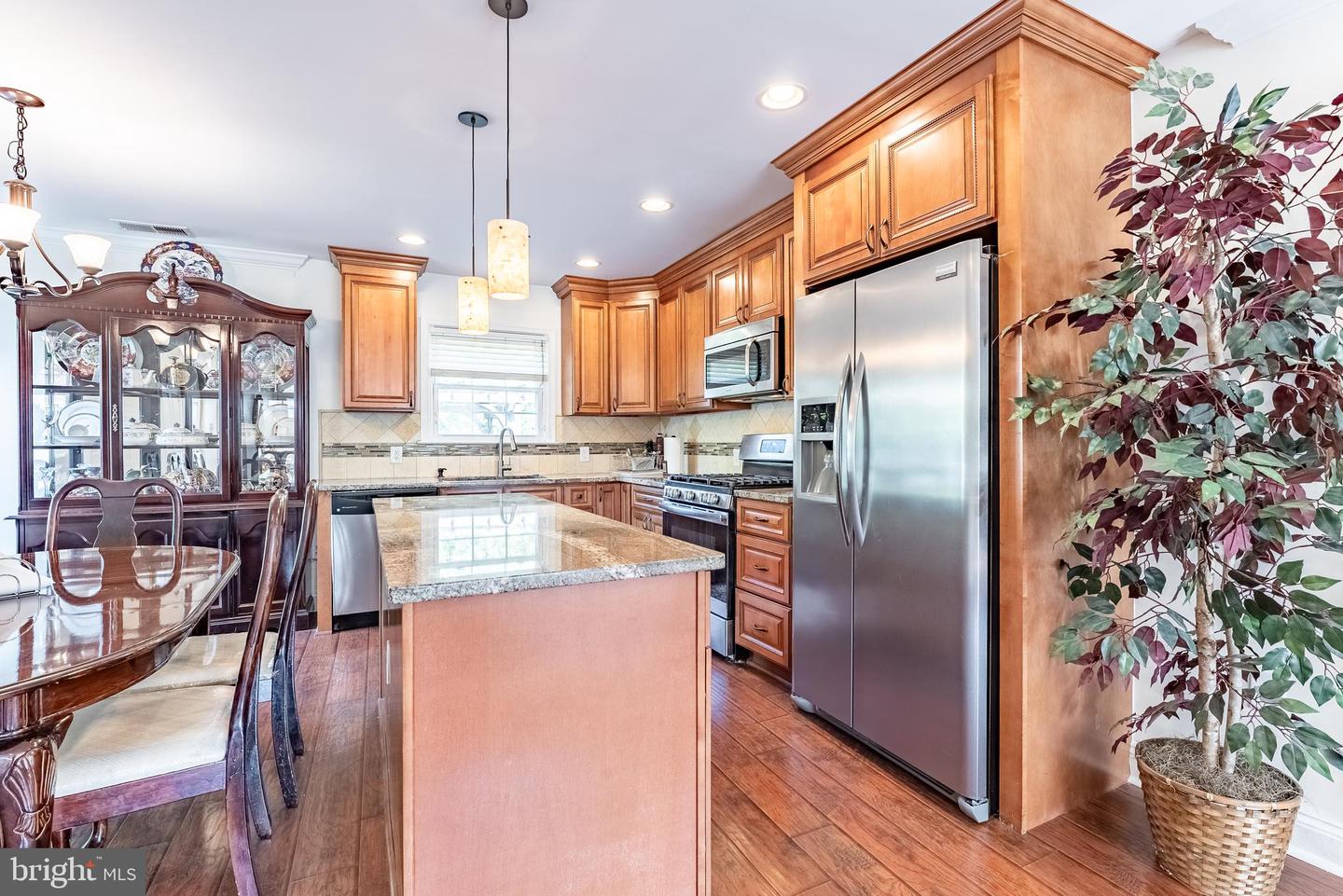 6712 HARRISON LN, ALEXANDRIA, Virginia 22306, 3 Bedrooms Bedrooms, ,2 BathroomsBathrooms,Residential,For sale,6712 HARRISON LN,VAFX2237432 MLS # VAFX2237432