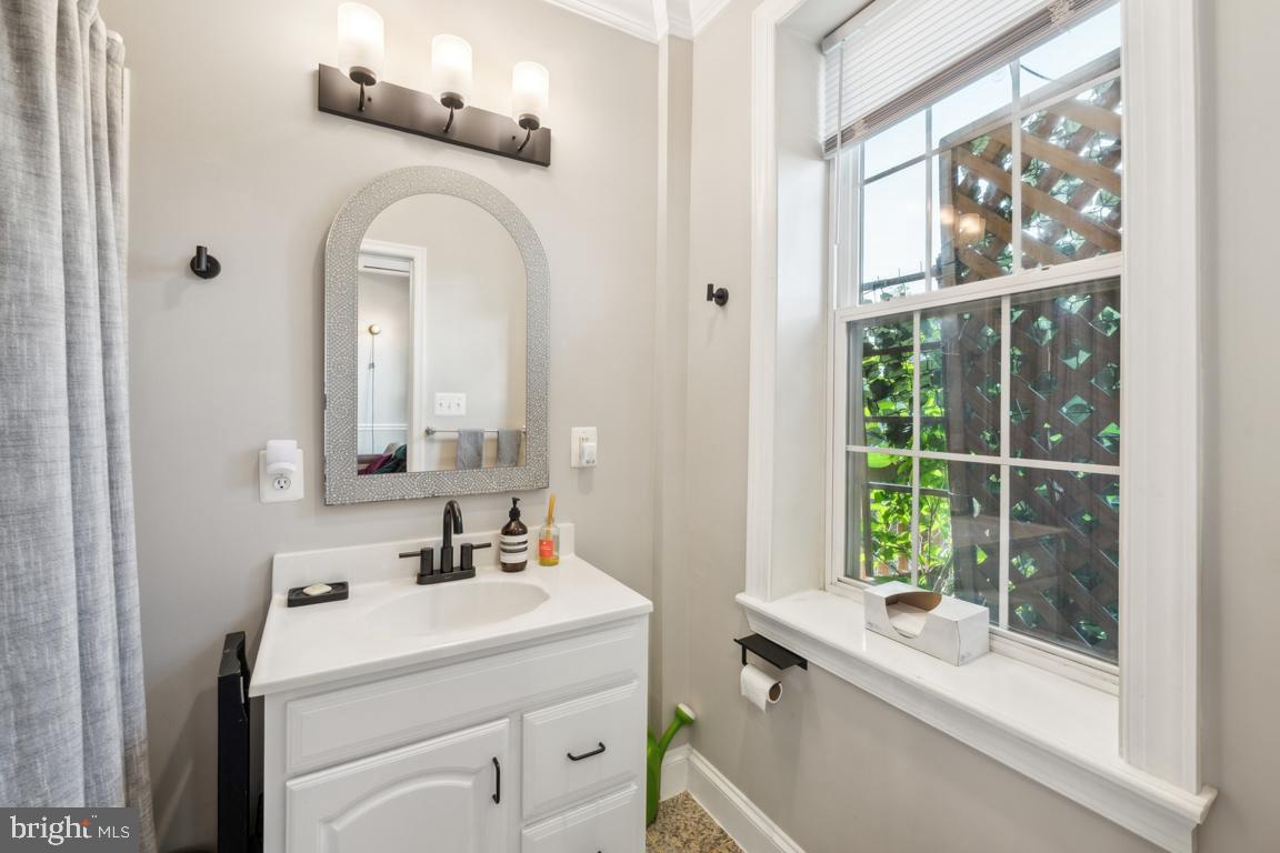 1637 A ST NE #3, WASHINGTON, District Of Columbia 20002, 2 Bedrooms Bedrooms, ,2 BathroomsBathrooms,Residential,For sale,1637 A ST NE #3,DCDC2197882 MLS # DCDC2197882