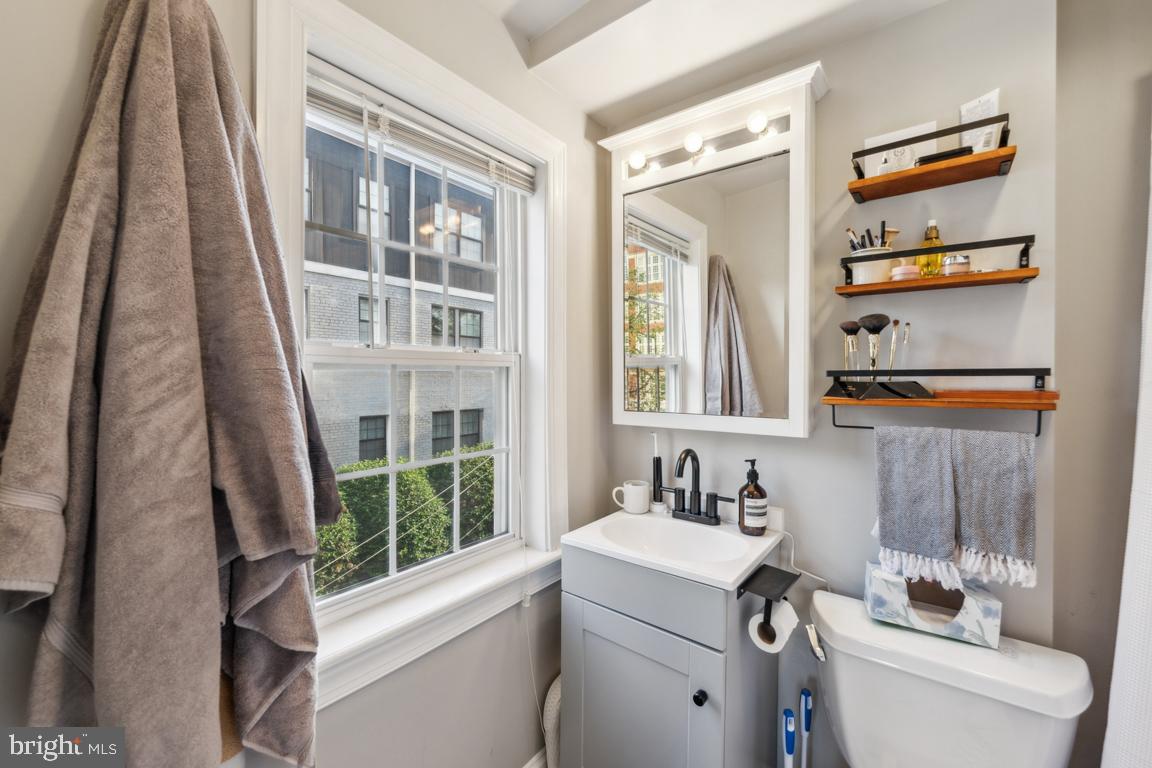 1637 A ST NE #3, WASHINGTON, District Of Columbia 20002, 2 Bedrooms Bedrooms, ,2 BathroomsBathrooms,Residential,For sale,1637 A ST NE #3,DCDC2197882 MLS # DCDC2197882