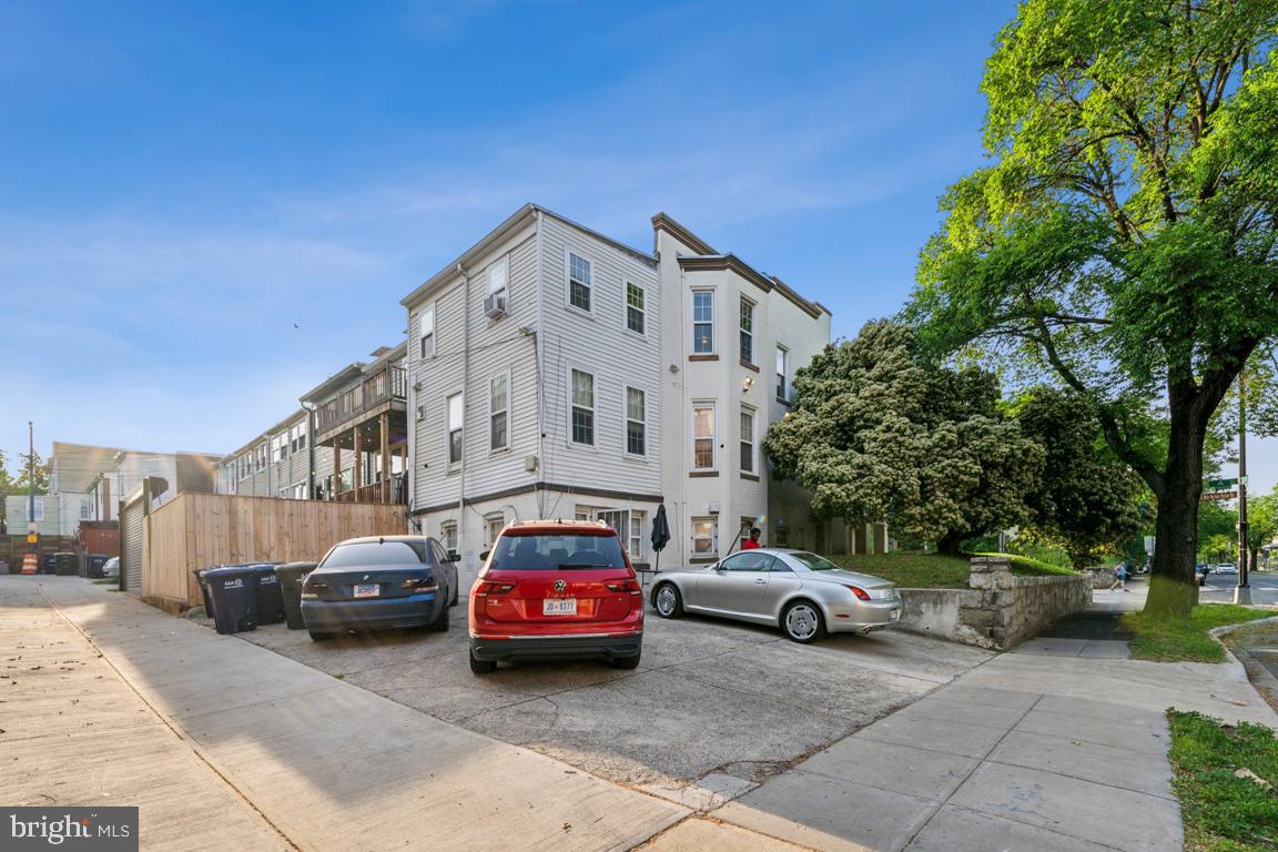 1637 A ST NE #3, WASHINGTON, District Of Columbia 20002, 2 Bedrooms Bedrooms, ,2 BathroomsBathrooms,Residential,For sale,1637 A ST NE #3,DCDC2197882 MLS # DCDC2197882