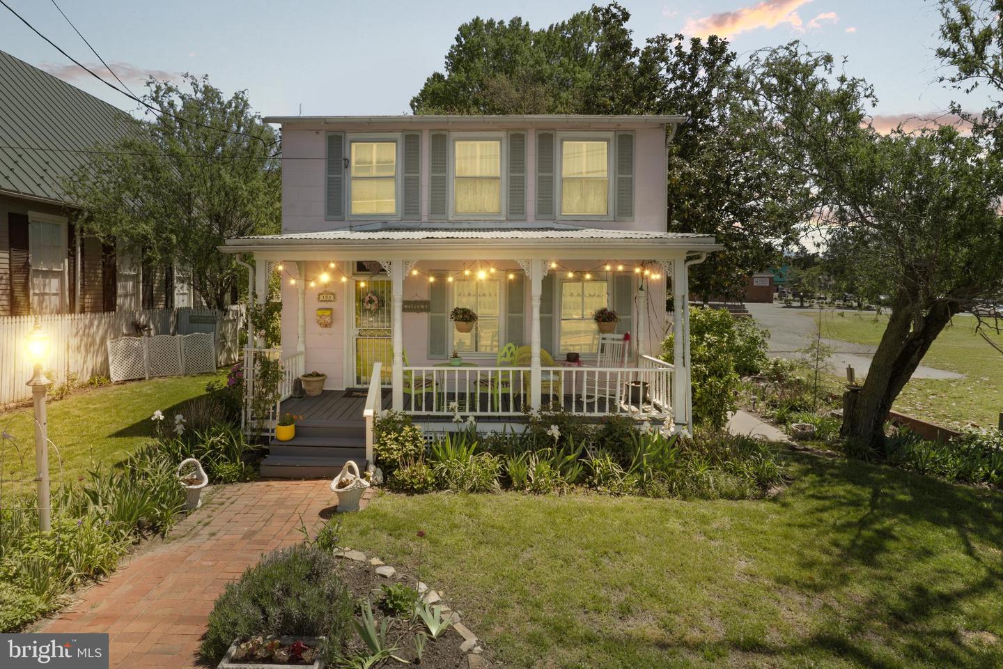 100 CAMBRIDGE ST, FREDERICKSBURG, Virginia 22405, 3 Bedrooms Bedrooms, ,1 BathroomBathrooms,Residential,For sale,100 CAMBRIDGE ST,VAST2038330 MLS # VAST2038330