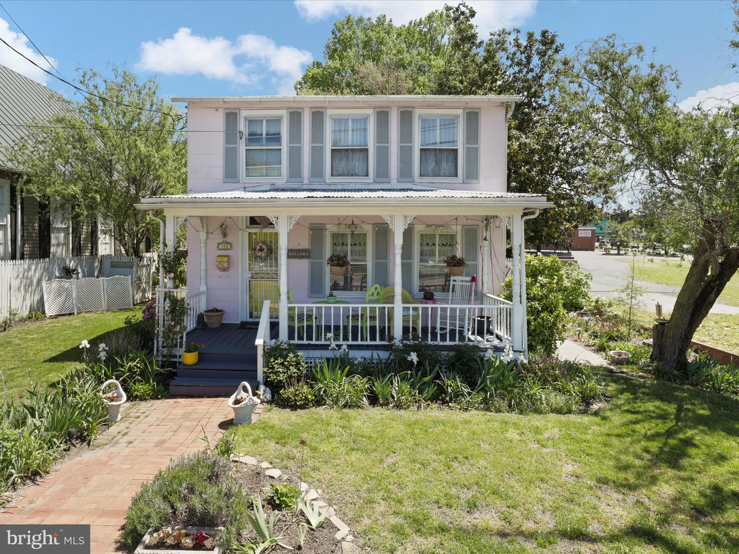 100 CAMBRIDGE ST, FREDERICKSBURG, Virginia 22405, 3 Bedrooms Bedrooms, ,1 BathroomBathrooms,Residential,For sale,100 CAMBRIDGE ST,VAST2038330 MLS # VAST2038330