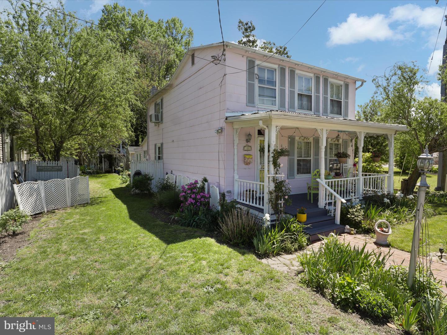 100 CAMBRIDGE ST, FREDERICKSBURG, Virginia 22405, 3 Bedrooms Bedrooms, ,1 BathroomBathrooms,Residential,For sale,100 CAMBRIDGE ST,VAST2038330 MLS # VAST2038330