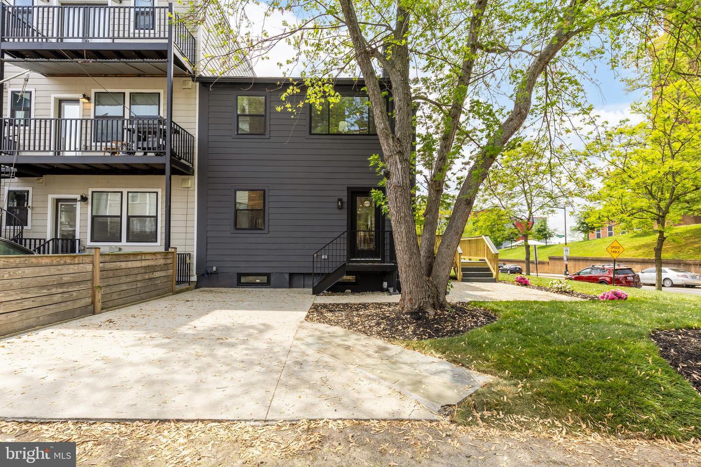 200 RANDOLPH PL NE, WASHINGTON, District Of Columbia 20002, 4 Bedrooms Bedrooms, ,3 BathroomsBathrooms,Residential,For sale,200 RANDOLPH PL NE,DCDC2198094 MLS # DCDC2198094