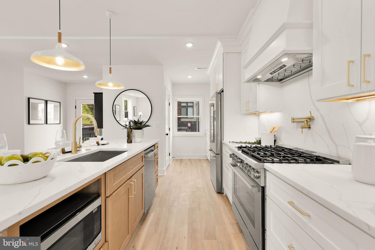 200 RANDOLPH PL NE, WASHINGTON, District Of Columbia 20002, 4 Bedrooms Bedrooms, ,3 BathroomsBathrooms,Residential,For sale,200 RANDOLPH PL NE,DCDC2198094 MLS # DCDC2198094
