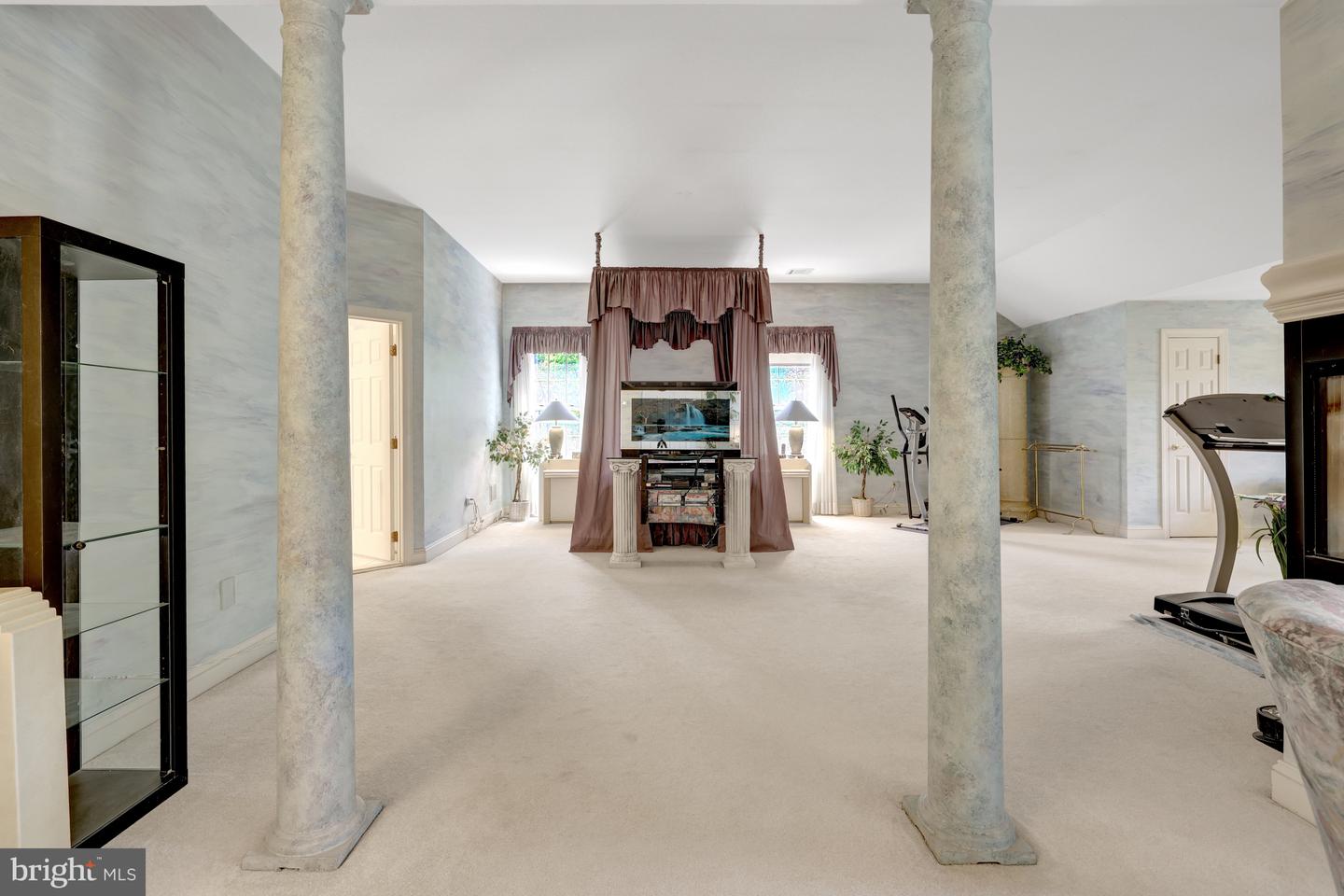 1051 NORTHFALLS CT, GREAT FALLS, Virginia 22066, 4 Bedrooms Bedrooms, ,3 BathroomsBathrooms,Residential,For sale,1051 NORTHFALLS CT,VAFX2237616 MLS # VAFX2237616