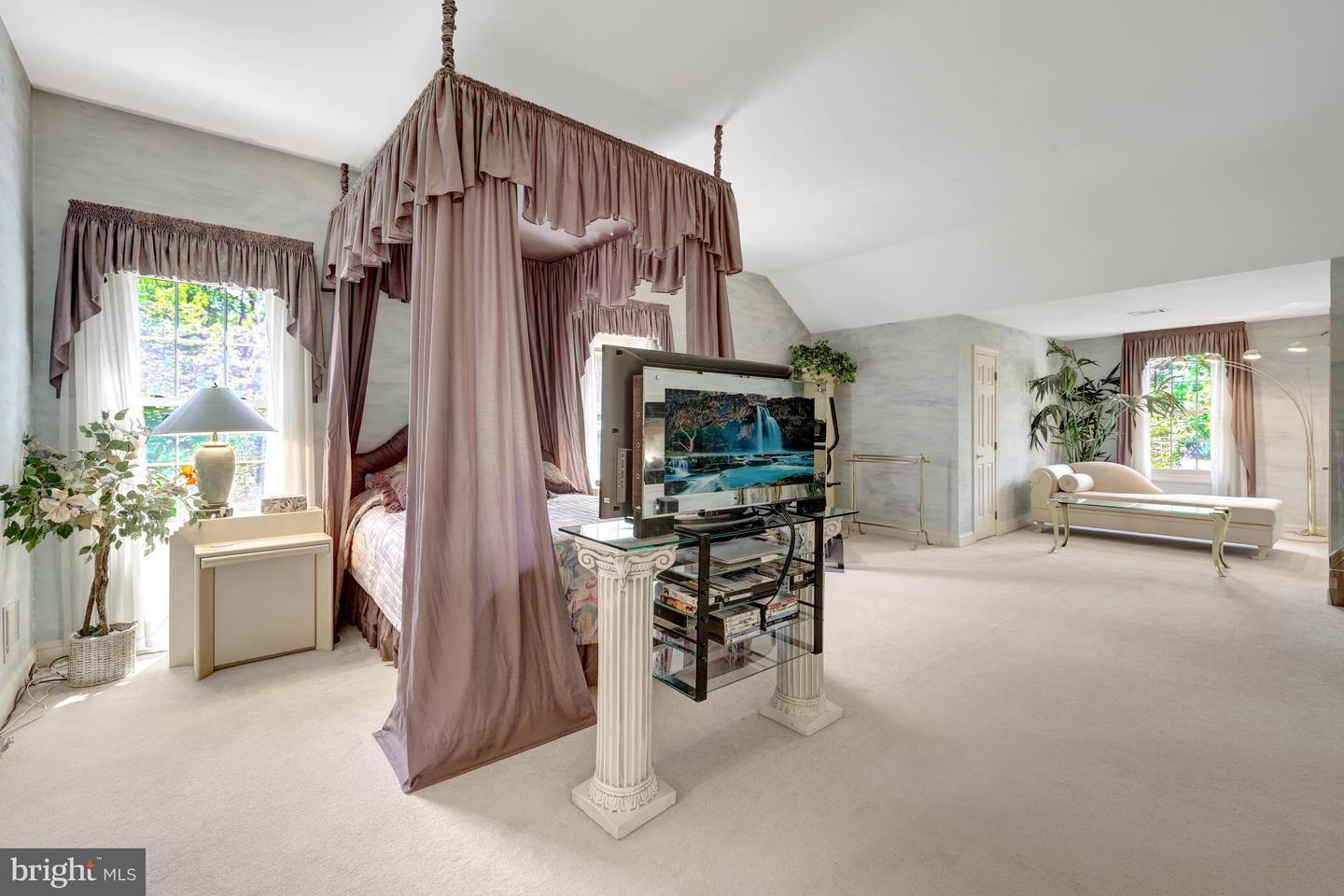 1051 NORTHFALLS CT, GREAT FALLS, Virginia 22066, 4 Bedrooms Bedrooms, ,3 BathroomsBathrooms,Residential,For sale,1051 NORTHFALLS CT,VAFX2237616 MLS # VAFX2237616
