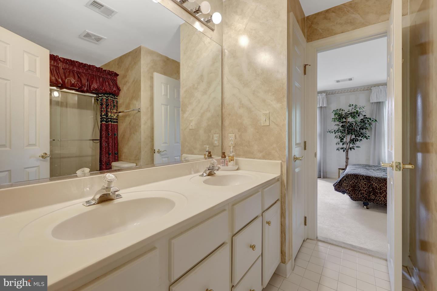 1051 NORTHFALLS CT, GREAT FALLS, Virginia 22066, 4 Bedrooms Bedrooms, ,3 BathroomsBathrooms,Residential,For sale,1051 NORTHFALLS CT,VAFX2237616 MLS # VAFX2237616
