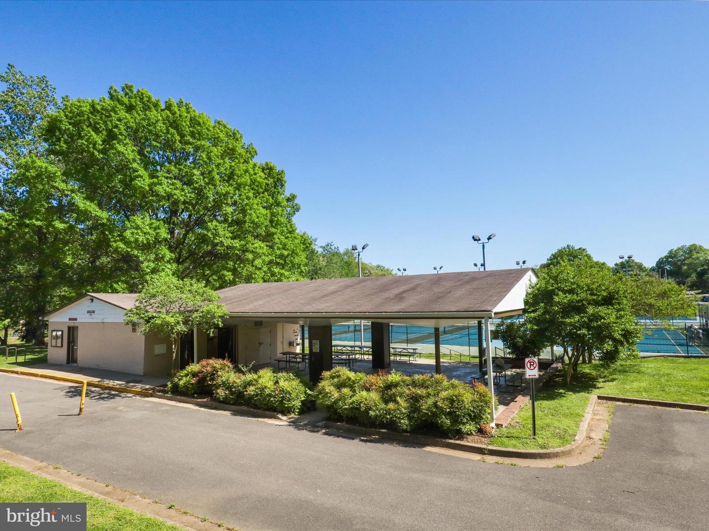 5609 8TH PL N, ARLINGTON, Virginia 22205, 6 Bedrooms Bedrooms, ,3 BathroomsBathrooms,Residential,For sale,5609 8TH PL N,VAAR2056798 MLS # VAAR2056798