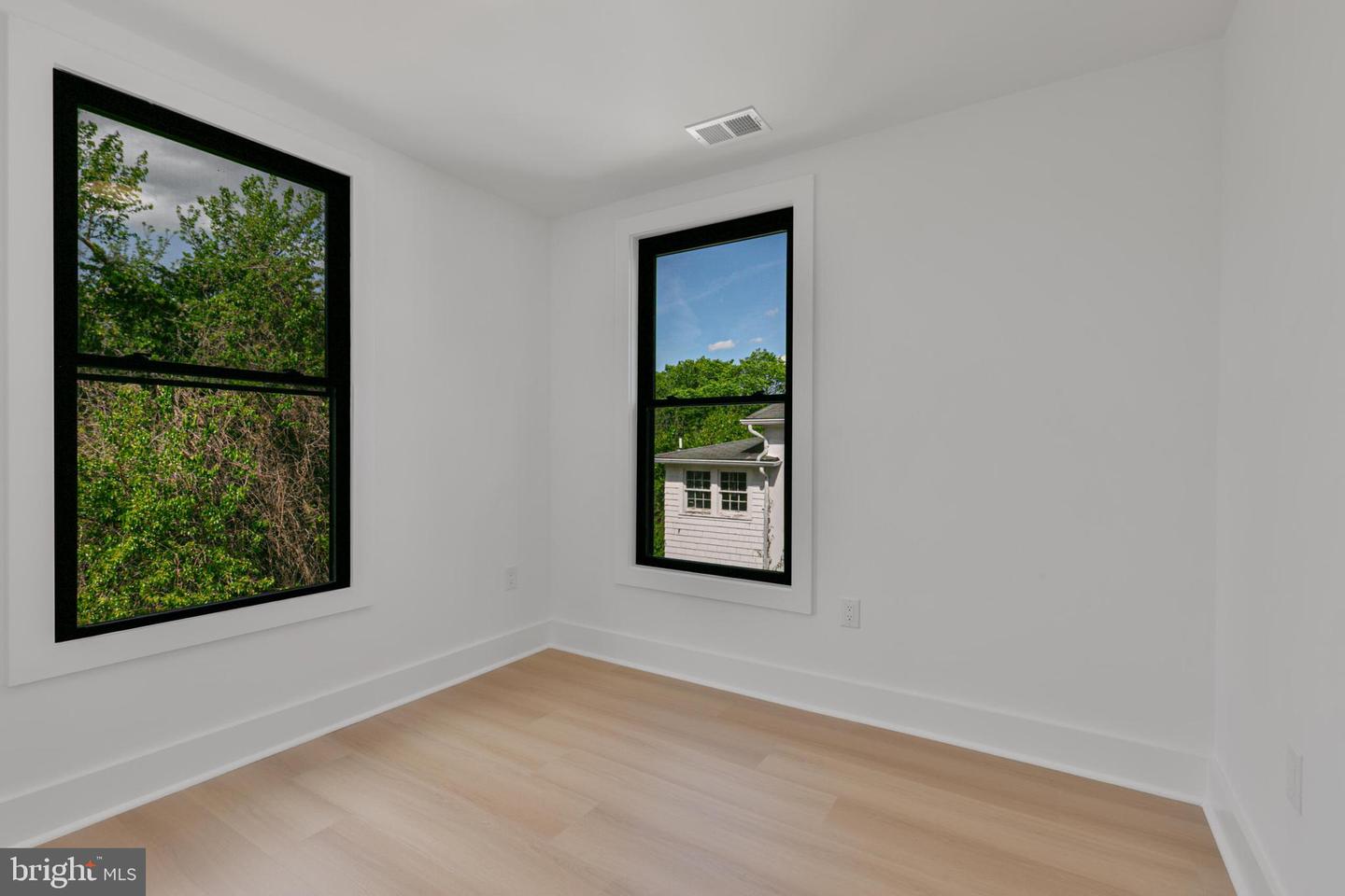1904 JACKSON ST NE, WASHINGTON, District Of Columbia 20018, 5 Bedrooms Bedrooms, ,4 BathroomsBathrooms,Residential,For sale,1904 JACKSON ST NE,DCDC2198146 MLS # DCDC2198146