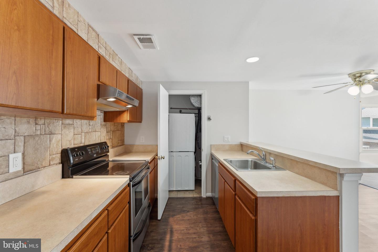 4411 PEMBROOK VILLAGE DR #101, ALEXANDRIA, Virginia 22309, 3 Bedrooms Bedrooms, ,2 BathroomsBathrooms,Residential,For sale,4411 PEMBROOK VILLAGE DR #101,VAFX2237664 MLS # VAFX2237664