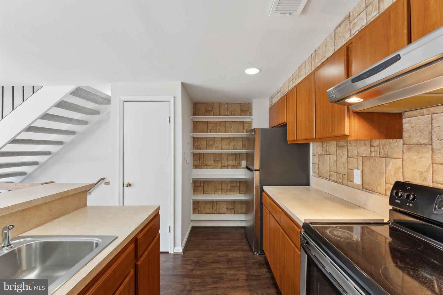 4411 PEMBROOK VILLAGE DR #101, ALEXANDRIA, Virginia 22309, 3 Bedrooms Bedrooms, ,2 BathroomsBathrooms,Residential,For sale,4411 PEMBROOK VILLAGE DR #101,VAFX2237664 MLS # VAFX2237664