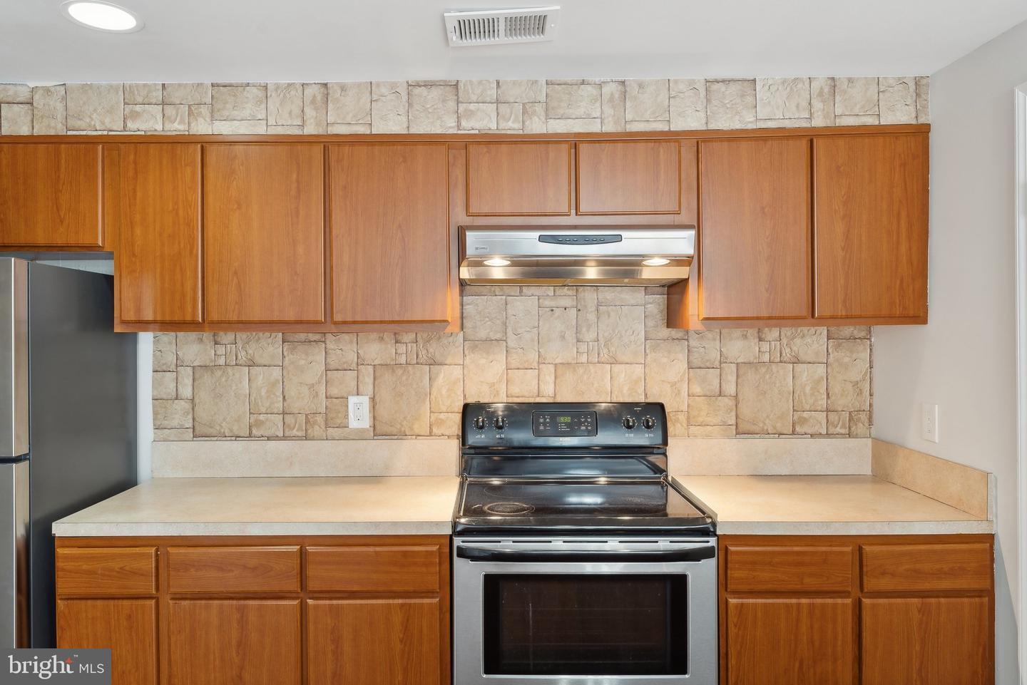 4411 PEMBROOK VILLAGE DR #101, ALEXANDRIA, Virginia 22309, 3 Bedrooms Bedrooms, ,2 BathroomsBathrooms,Residential,For sale,4411 PEMBROOK VILLAGE DR #101,VAFX2237664 MLS # VAFX2237664