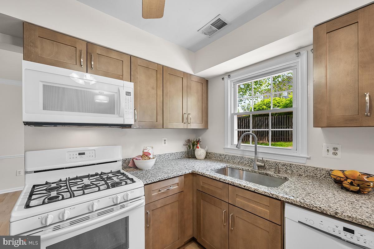 14523 WILLIAM CARR LN, CENTREVILLE, Virginia 20120, 4 Bedrooms Bedrooms, ,2 BathroomsBathrooms,Residential,For sale,14523 WILLIAM CARR LN,VAFX2237618 MLS # VAFX2237618