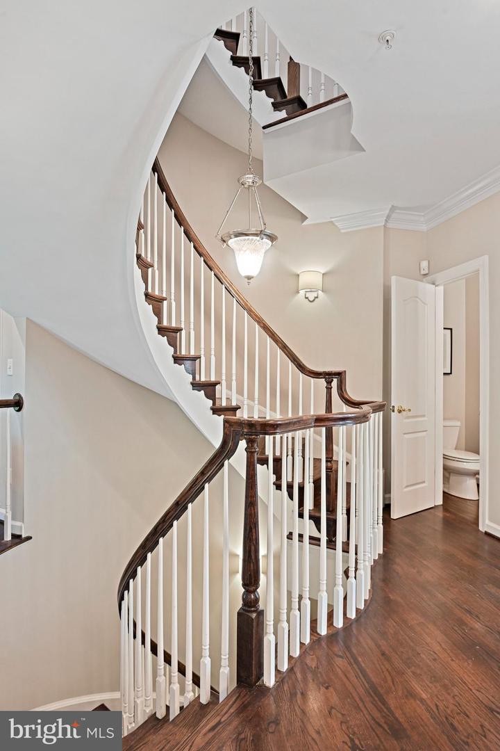 7752 LEGERE CT, MCLEAN, Virginia 22102, 4 Bedrooms Bedrooms, ,4 BathroomsBathrooms,Residential,For sale,7752 LEGERE CT,VAFX2237814 MLS # VAFX2237814