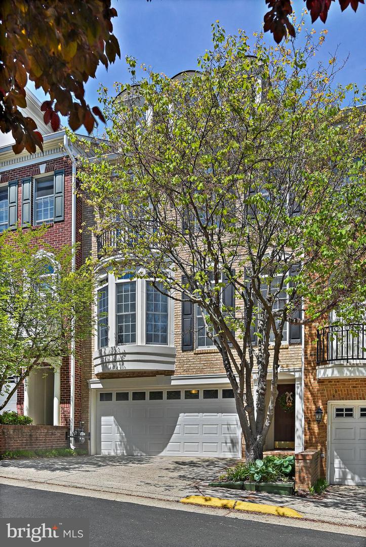 7752 LEGERE CT, MCLEAN, Virginia 22102, 4 Bedrooms Bedrooms, ,4 BathroomsBathrooms,Residential,For sale,7752 LEGERE CT,VAFX2237814 MLS # VAFX2237814