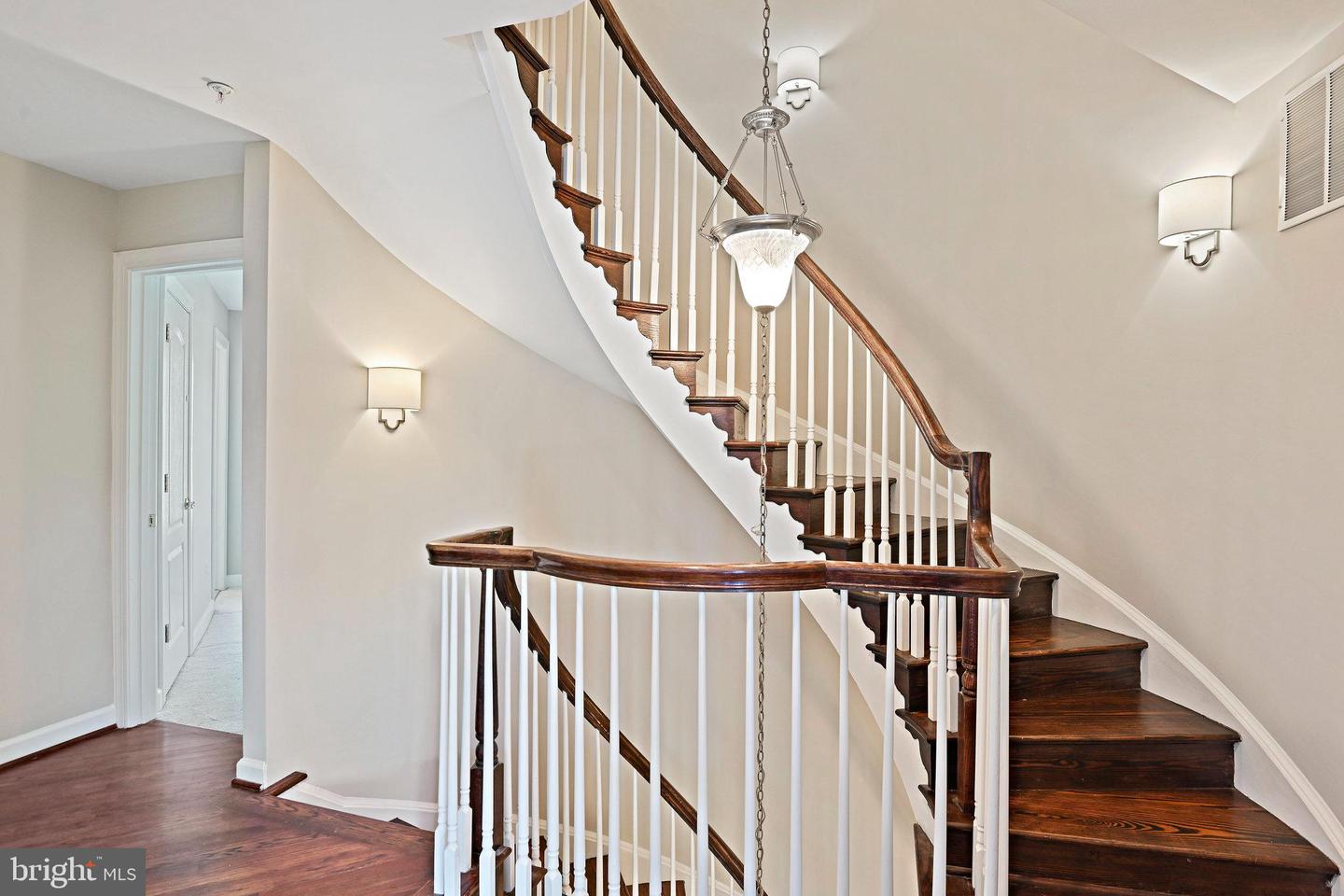 7752 LEGERE CT, MCLEAN, Virginia 22102, 4 Bedrooms Bedrooms, ,4 BathroomsBathrooms,Residential,For sale,7752 LEGERE CT,VAFX2237814 MLS # VAFX2237814