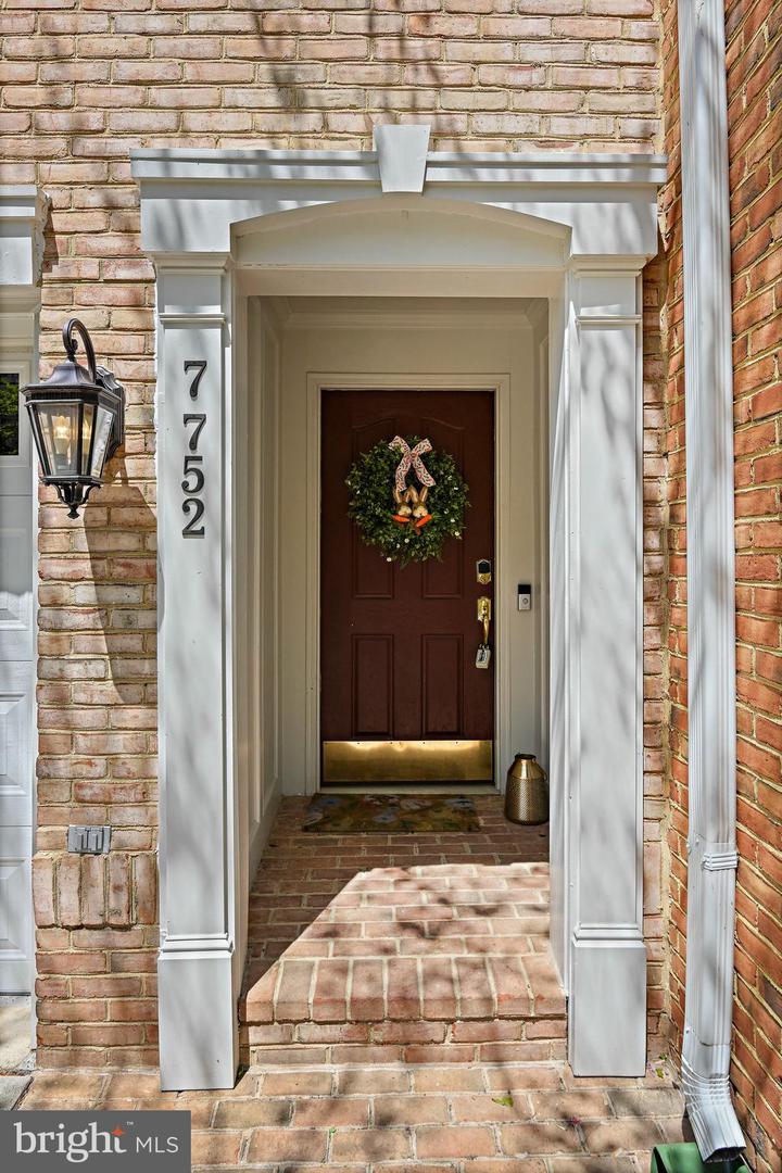 7752 LEGERE CT, MCLEAN, Virginia 22102, 4 Bedrooms Bedrooms, ,4 BathroomsBathrooms,Residential,For sale,7752 LEGERE CT,VAFX2237814 MLS # VAFX2237814