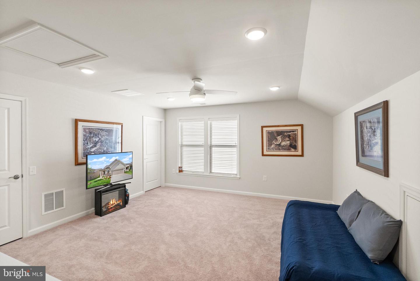 6248 ZINNIA LN, HAYMARKET, Virginia 20169, 3 Bedrooms Bedrooms, ,3 BathroomsBathrooms,Residential,For sale,6248 ZINNIA LN,VAPW2093500 MLS # VAPW2093500