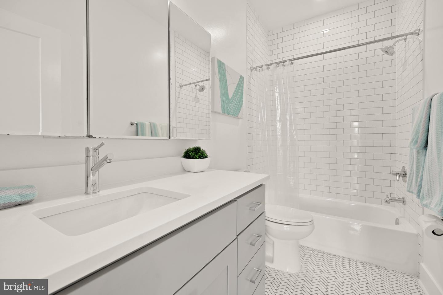 4016 GEORGIA AVE NW #9, WASHINGTON, District Of Columbia 20011, 3 Bedrooms Bedrooms, ,2 BathroomsBathrooms,Residential,For sale,4016 GEORGIA AVE NW #9,DCDC2198582 MLS # DCDC2198582